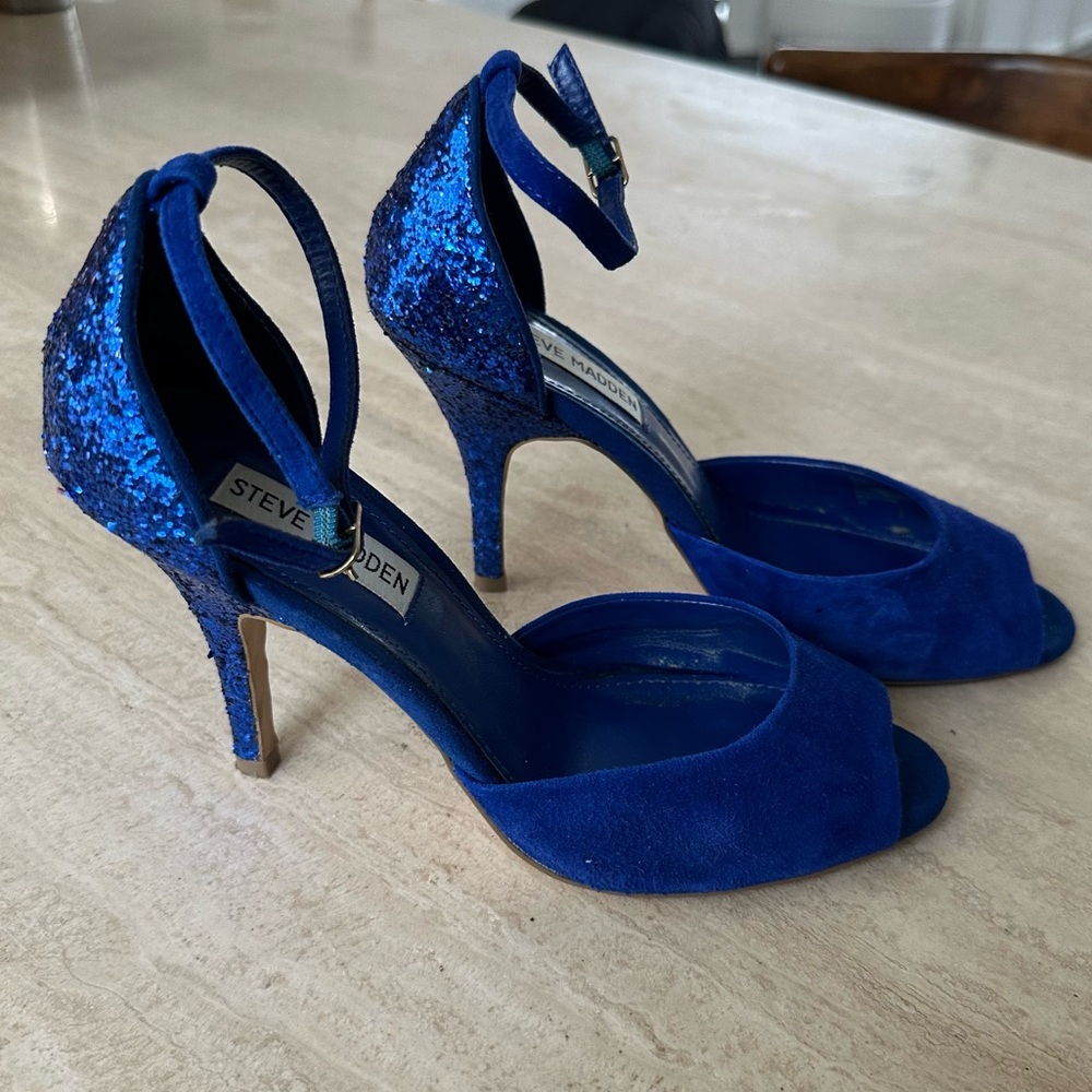 Steve Madden “Outshine” Blue Glitter Open Toe Pumps Sz 7